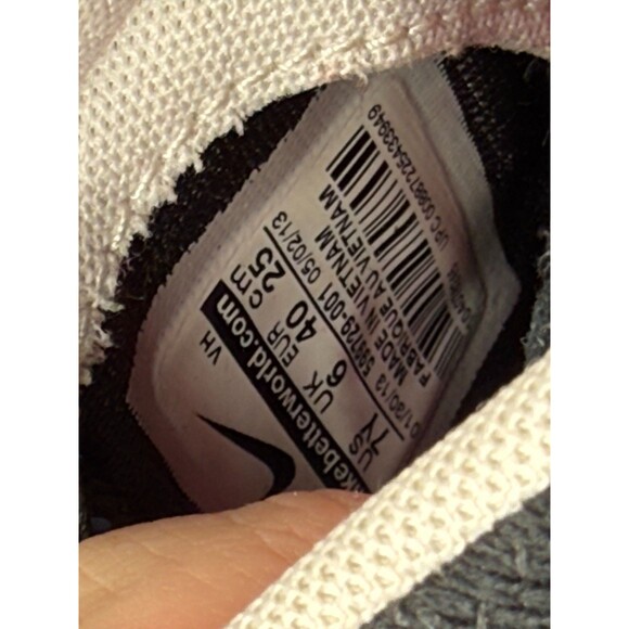 Nike Roshe Run GS  Athletic Shoes Youth Size 7Y Black Pink Running 599729-001‎ - Picture 12 of 12